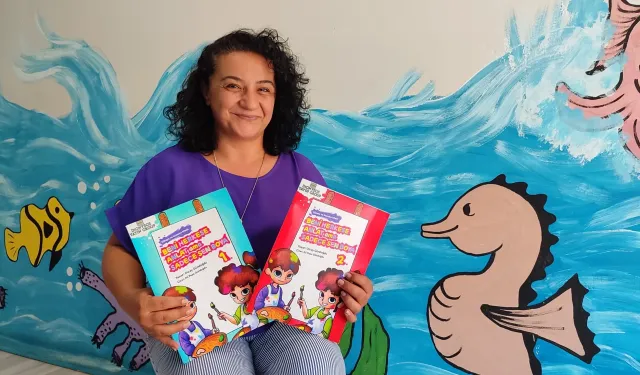 İzmirli öğretmen öğrencileri için kitap yazdı