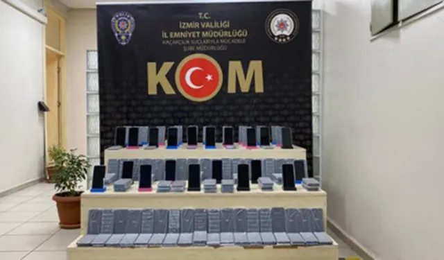 İzmir'de kaçakçılık operasyonu! | 1 AVM'yi dolduracak kaçak mal yakalandı