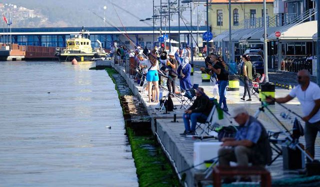 İzmirliler oltalarınızı alın balık tutmaya gidiyoruz: İzmir'de balık tutulacak yerler