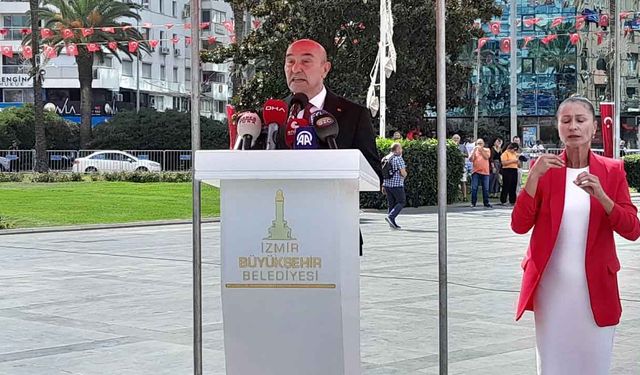 İzmir'de 101. yıl gururu: Cumhuriyet'e daha büyük bir azimle sarılacağız