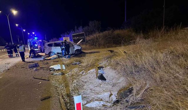 Yoldan çıkan ticari araç devrildi: 2 ölü, 2 yaralı