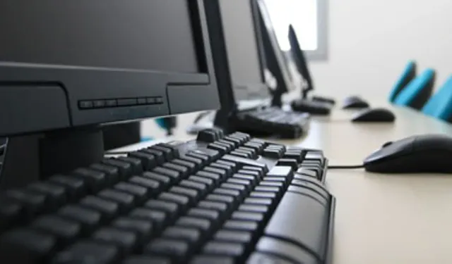 İzmir’de anlamlı kampanya: Firmaların atıl durumdaki gelişmiş bilgisayarları okullara bağışlanıyor