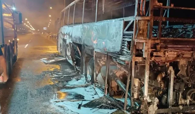 Otobüste can pazarı | İçinde yolcusu olan otobüs alev alev yandı
