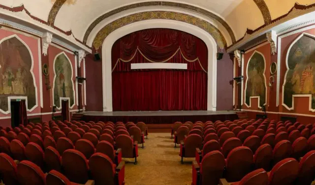 Dünyada ve İzmir’de ilk: Ücretsiz Darbuka Konçertosu Elhamra Sahnesi’nde