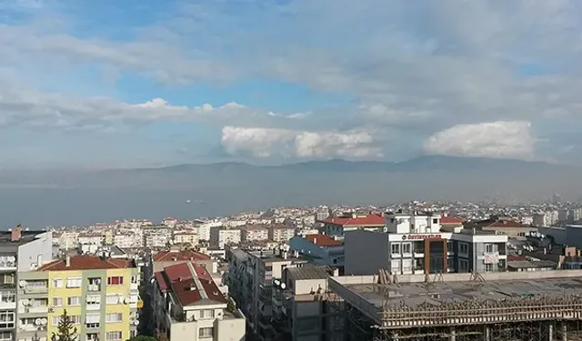 Karabağlar'da icradan satılık 3 katlı bina