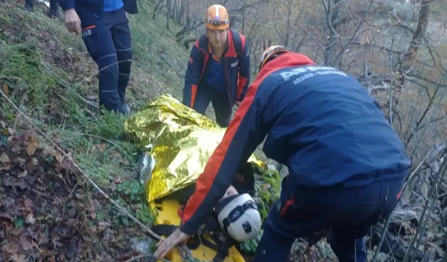 İzmir'de ormanda mahsur kalan kadın kurtarıldı