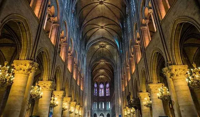 2019'da alevler içinde kalmıştı: Tarihi katedral yeniden açılıyor