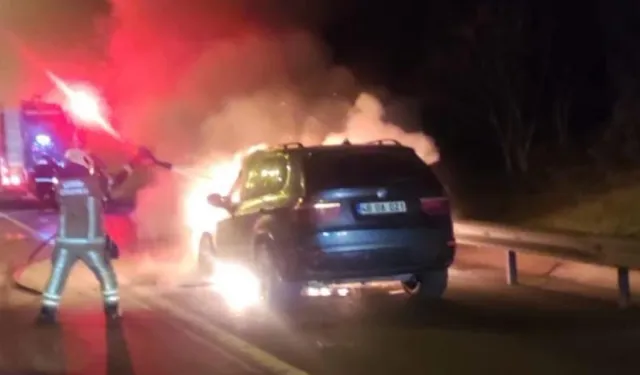 İzmir'de otoyolda araç yangını!