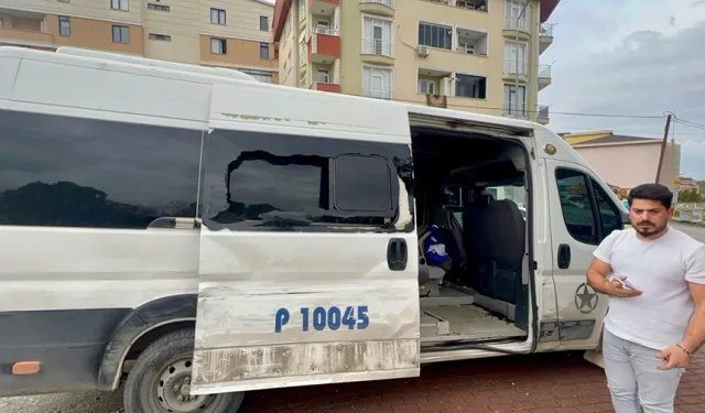 Çayırova'da işçi servisi ile kamyonet çarpıştı: 3 yaralı