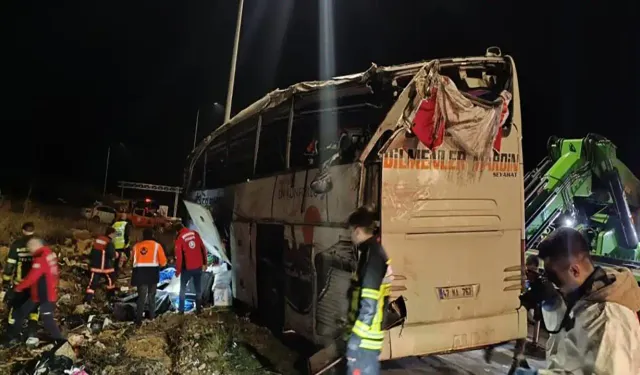 Facia böyle gelmiş: Mersin'de otobüsün kaza anı böyle görüntülendi