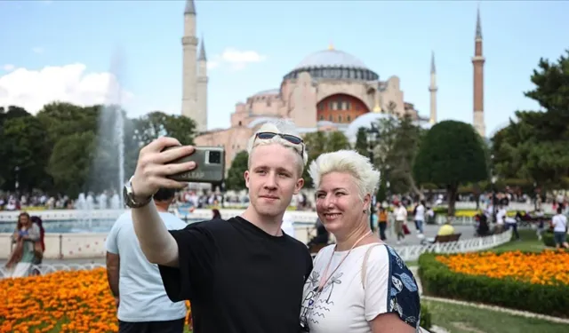 Bakan duyurdu: Türkiye 2023 yılında turizm rekoru kırdı