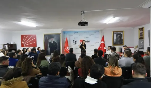 Selçuk Belediye Başkanı Sengel gençlerle buluştu: Efes CHP'dir CHP kalacak!