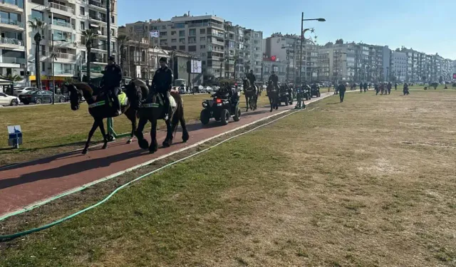 İzmir Kordon Boyu'nda güvenliği atlı ve ATV'li polisler sağlıyor