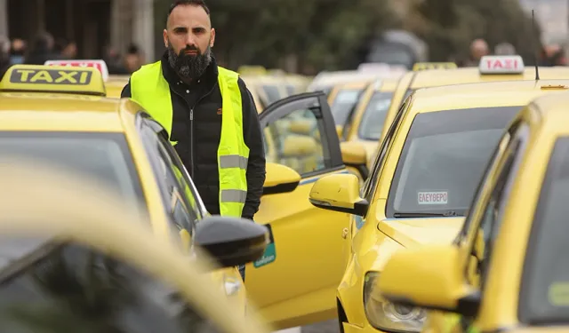 Yunanistan'da büyük grev: Taksi, toplu taşıma ve hava trafik kontrolörleri iş bırakıyor