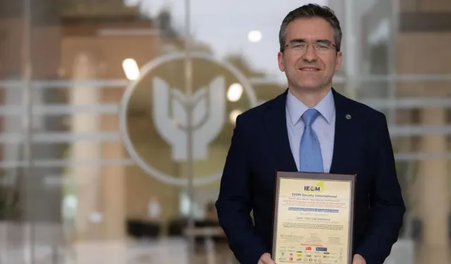 Türkiye'ye tek ödül: İzmirli akademisyenden gururlandıran başarı