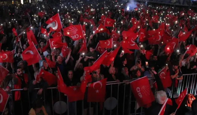 CHP'liler sokağa döküldü: Aydın'da kutlamalar başladı
