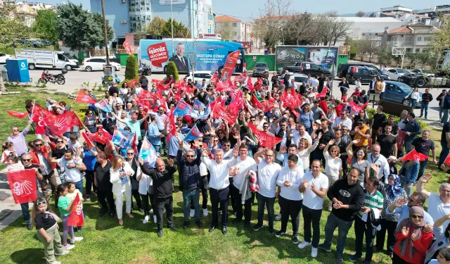 CHP Güzelbahçe adayı Günay'dan bin araçlık konvoyla gövde gösterisi