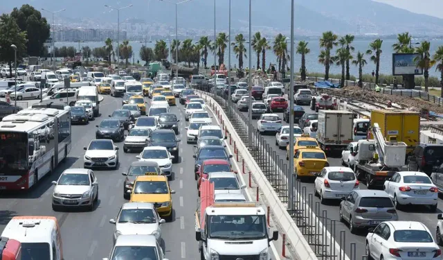 İzmir'de trafik yoğunluğu: Bu yollara sakın girmeyin