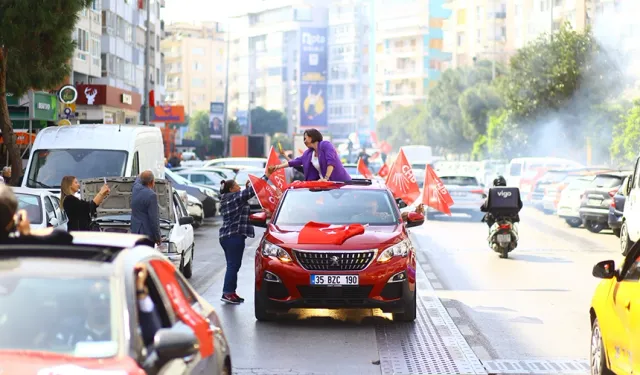Karabağlar’da Helil Kınay’a destek: Kilometrelerce konvoy oluştu