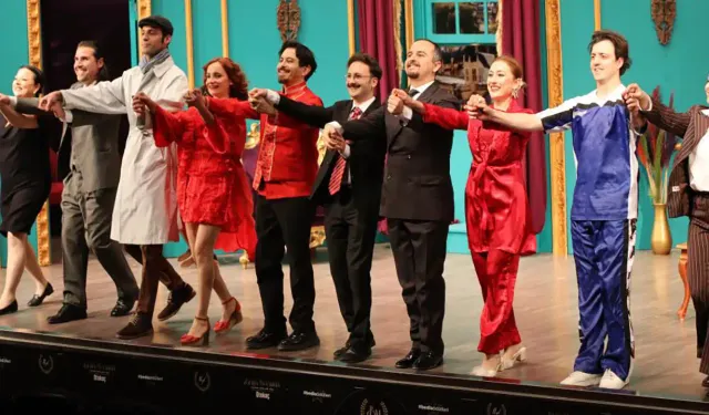 Türk Tiyatrosu'nda bir ilk: İzmir'de beğeni topladı