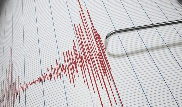 Son dakika! İzmir'de deprem oldu