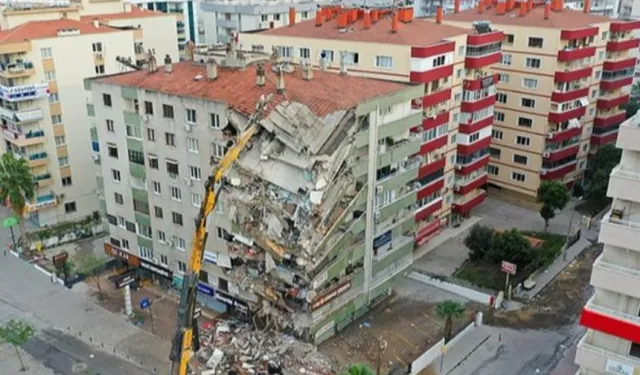 İzmir'de 30 Ekim depreminde yıkılan binanın davası sonuçlandı: 2 kişiye hapis cezası