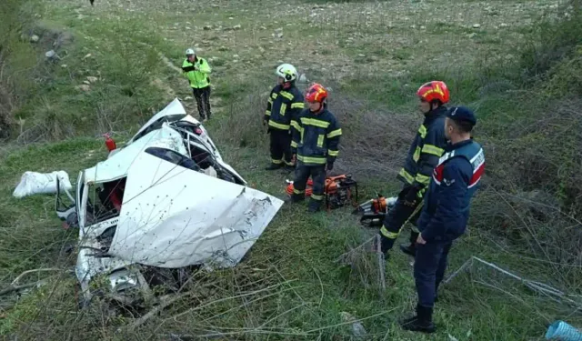Denizli'de motosikletle çarpışan otomobil köprüden düştü: 3 kişi hayatını kaybetti