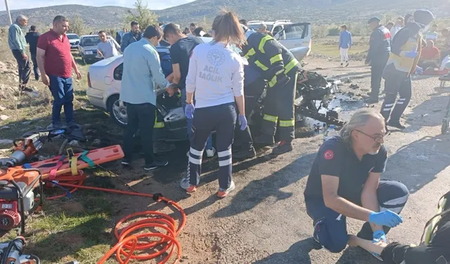 Denizli'de feci kaza: 2 kişi öldü, 4 kişi yaralandı