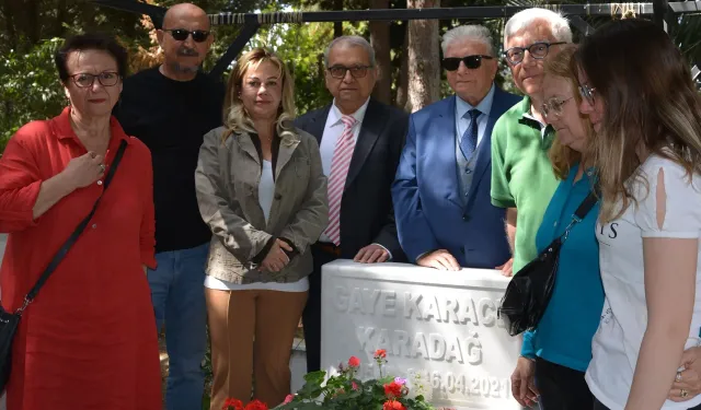 TRT İzmir radyosunun efsane ismi Karadağ mezarı başında anıldı