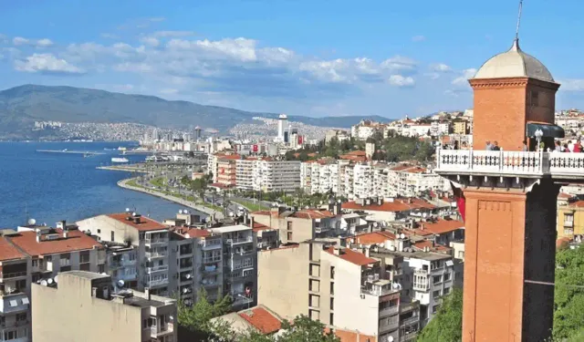 İzmir’in o okulundan anlamlı farkındalık: Öğretmenler pembe giyerek umuda renk oldu