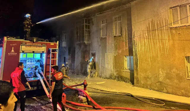 İzmir'de yangın: Tekstil atölyesi kül oldu
