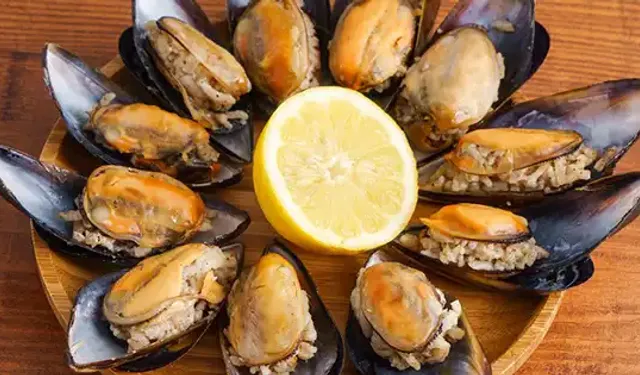 İzmirlilerin meşhur sokak lezzeti: Evde pratik yapılan nefis midye dolma tarifi