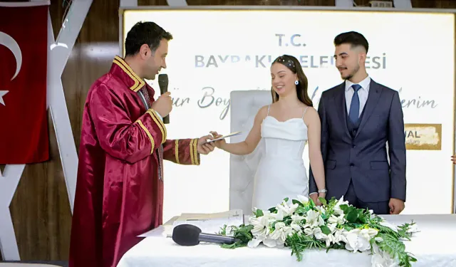 Genç çiftlerin evlilik heyecanı: Nikahlarını Başkan Önal kıydı