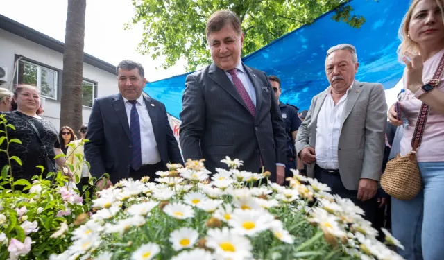 Bayındır'da çiçek festivali başladı | Başkan Tugay: Yalnız İzmir değil tüm Türkiye çiçeklerle bezendi
