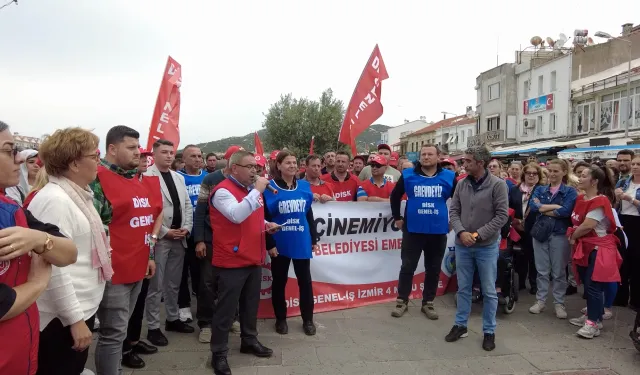 Foça'da maaş krizi: Belediye çalışanları eylem yaptı