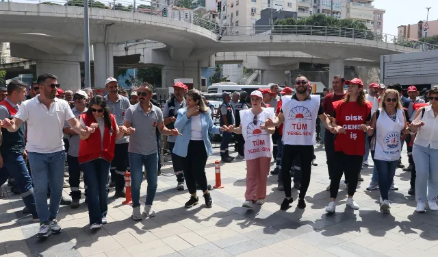 Bayraklı'da eksik maaş krizi sürüyor: İşçiler yolu kapattı