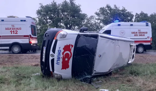 Afyonkarahisar'da işçi minibüsü devrildi: 14 kişi yaralı