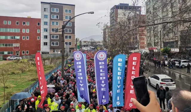 Belediye İş Sendikası'ndan İzmir Büyükşehir'e: Çalışan insanların ekmeğiyle oynamayın