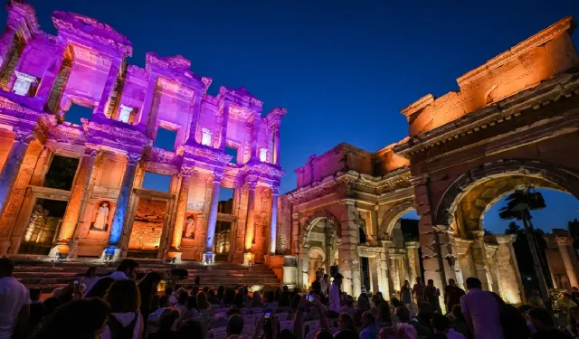 Yıldızların altında tarih yolculuğu: Efes Antik Kenti'nde gece turizmi başladı