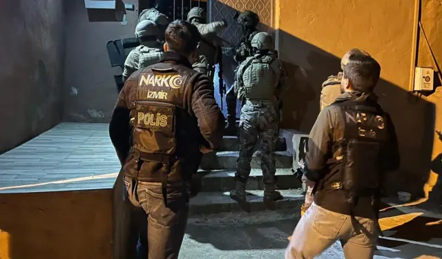 İzmir'de ünlü gece kulübüne baskın: Polisler de gözaltında