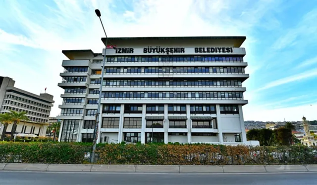 İzmir Büyükşehir Belediyesi'nin yeni hizmet binası için düğmeye basıldı