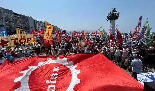 İzmir'de 1 Mayıs: Gelecek, emekçinin elinde yükselecek