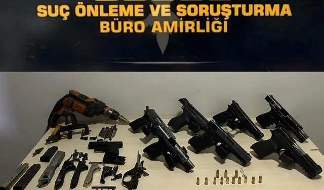 İzmir'de  kaçak silah atölyesi baskını: 3 şüpheliden 2'si firari çıktı