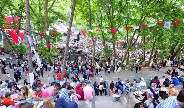 Kemalpaşa'da Kiraz Festivali coşkusu: Melek Mosso sahne alacak