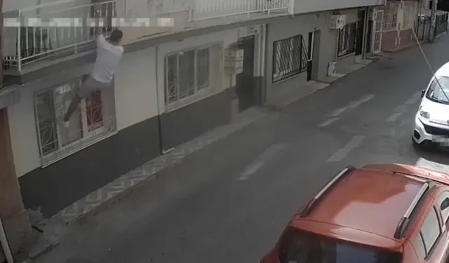 21 yıl hapis cezasıyla aranıyordu: Balkon faresi yakayı ele verdi