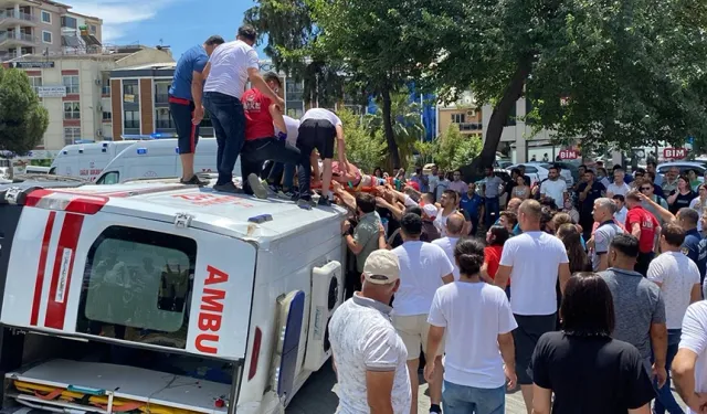 Hasta taşıyan ambulans devrildi: 1 ölü