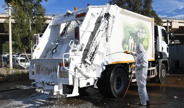 Vatandaş memnun: Bornova’da temizlik devrimi