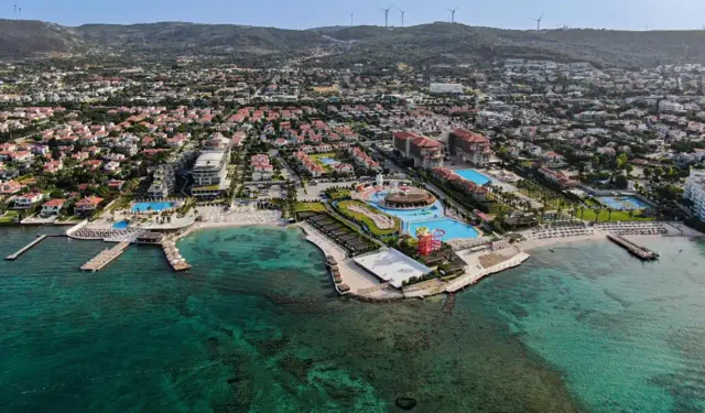 Çeşme'ye tatilci akını: Yüzde 80'i doldu bile