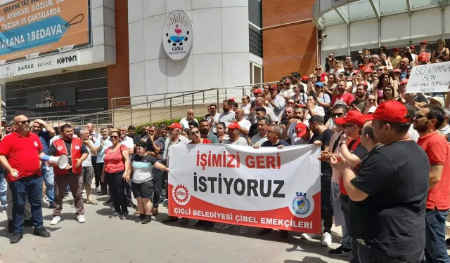 İşten atılan işçiler Çiğli Belediyesi önünde eylem yaptı: İşlerimize geri dönene kadar buradayız!