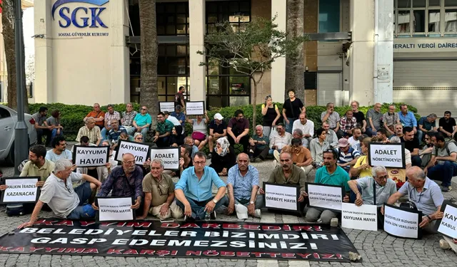 Hakkari Belediyesi'ne kayyum atanması İzmir’de protesto edildi